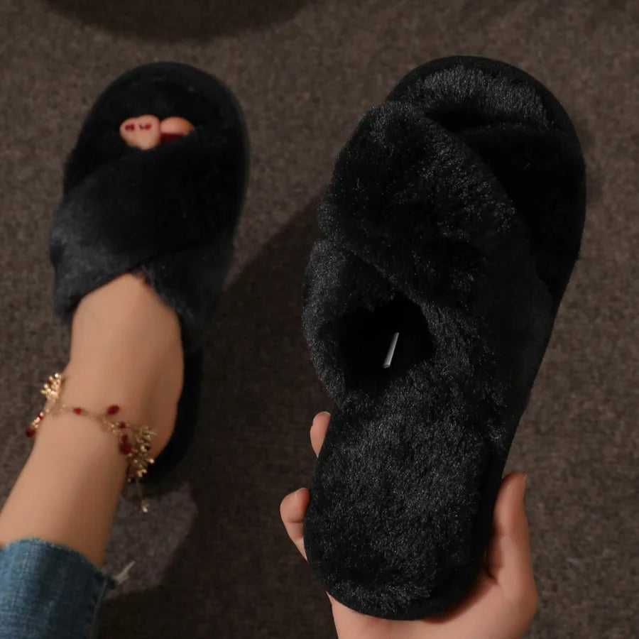 Chaussons “Nuage Douillet” – Croisés en Fourrure Ultra Confort