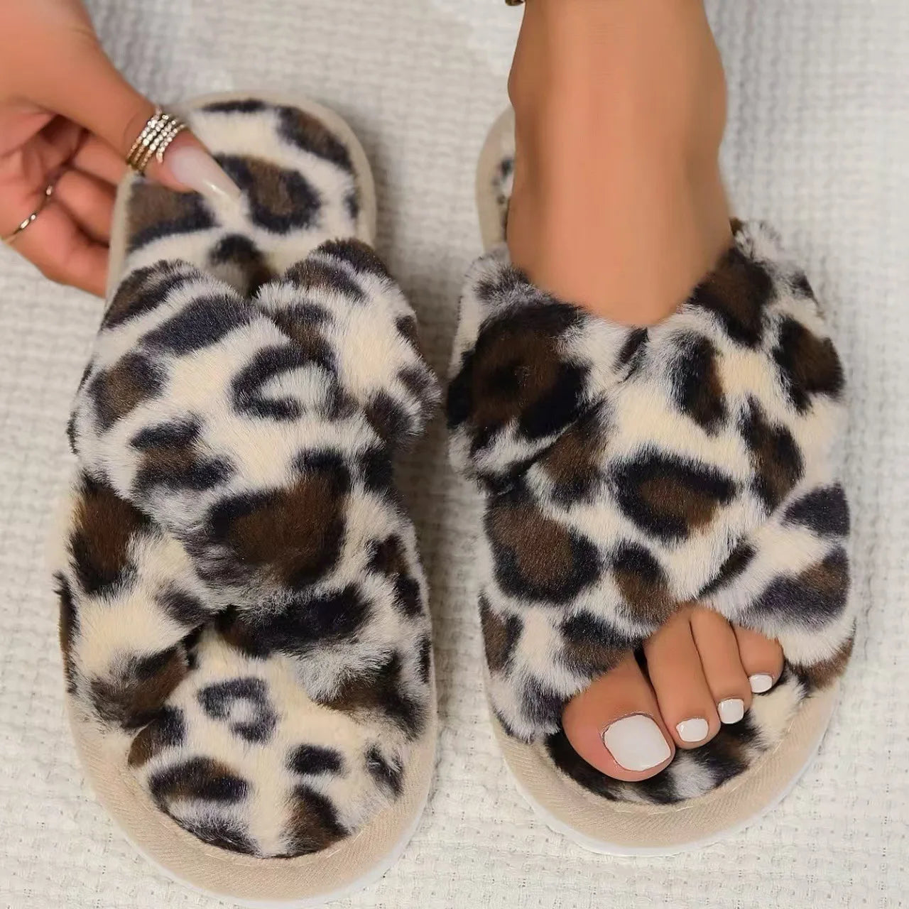 Chaussons “Nuage Douillet” – Croisés en Fourrure Ultra Confort
